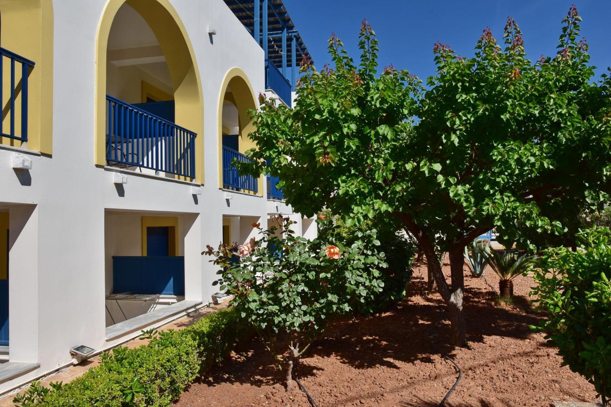 Emporios Bay Chios Aparthotel 3*